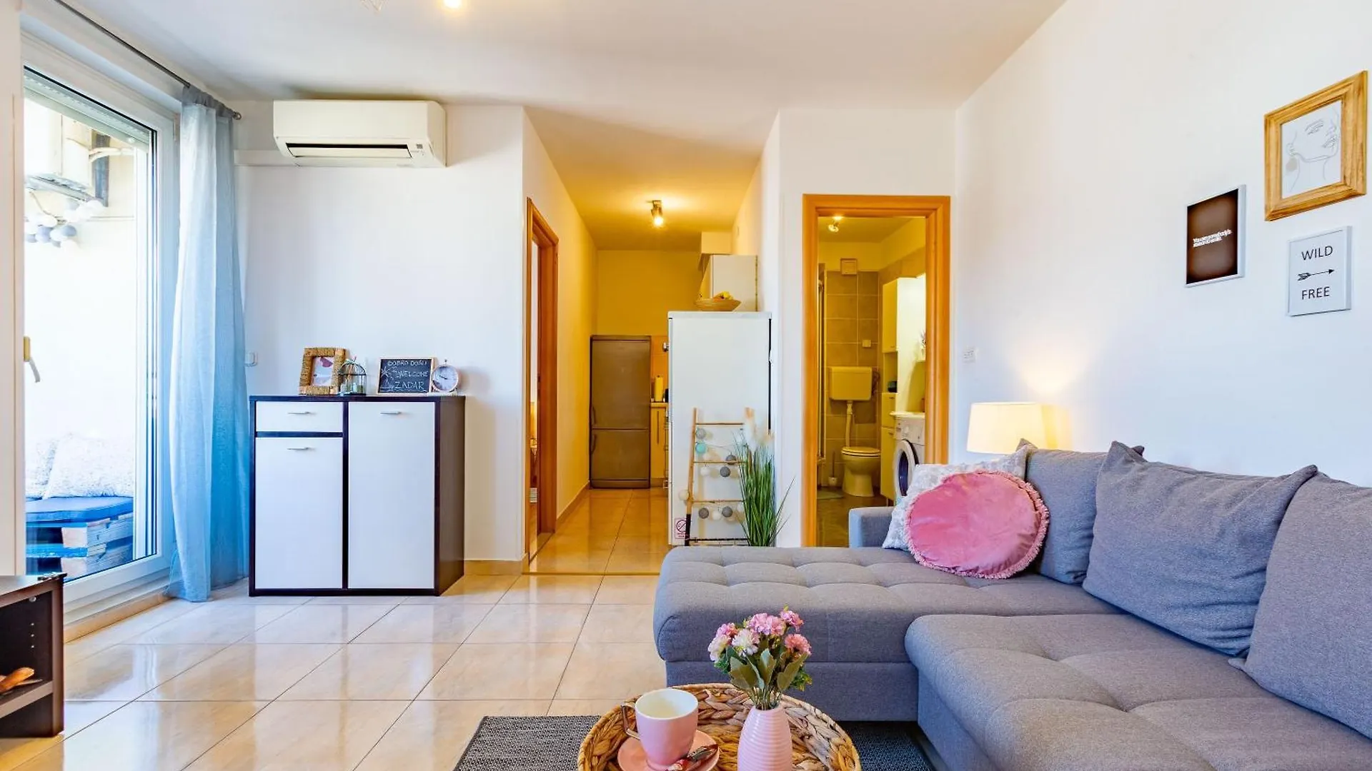 Four4 Apartment
