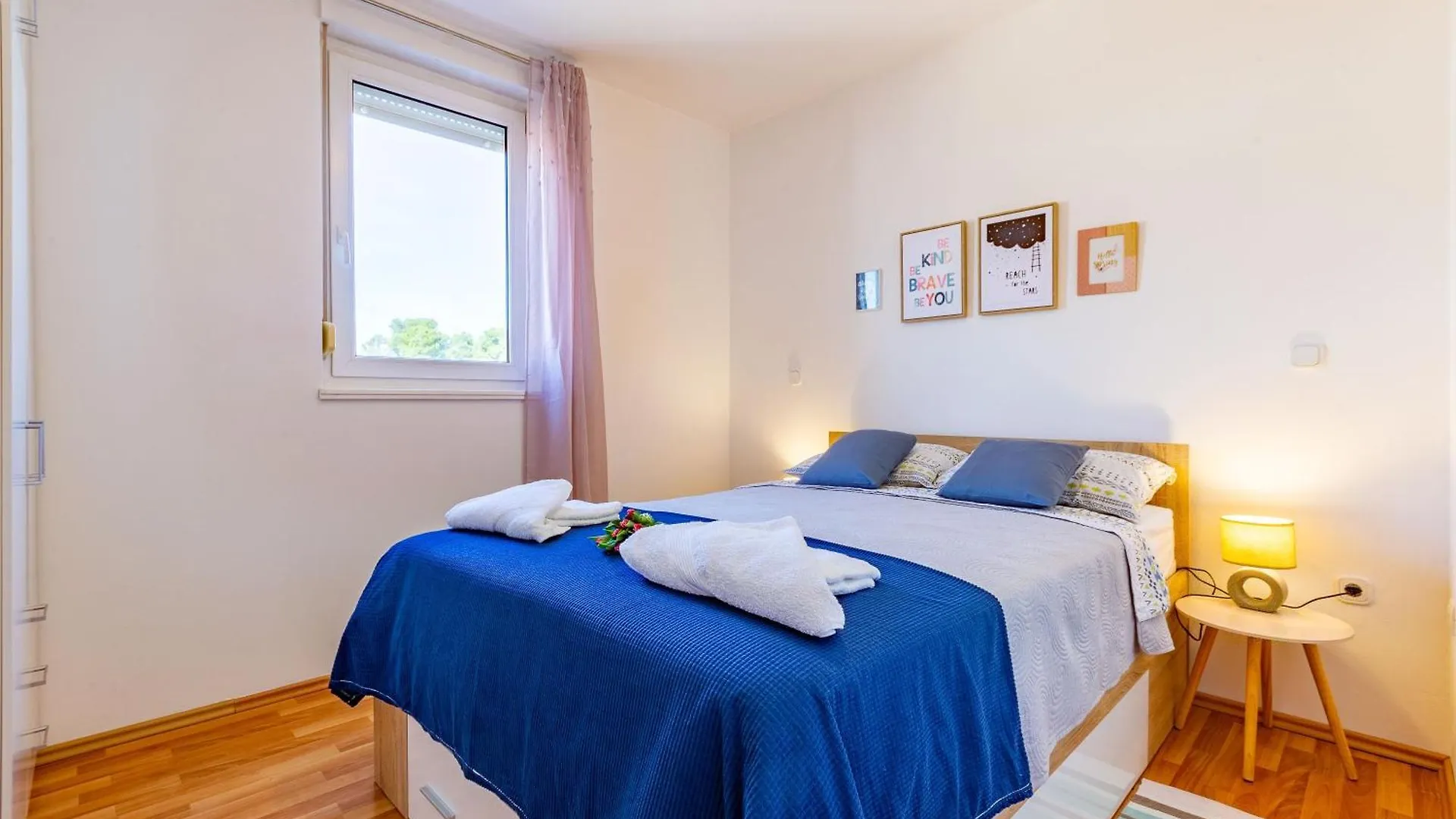 Four4 Apartment