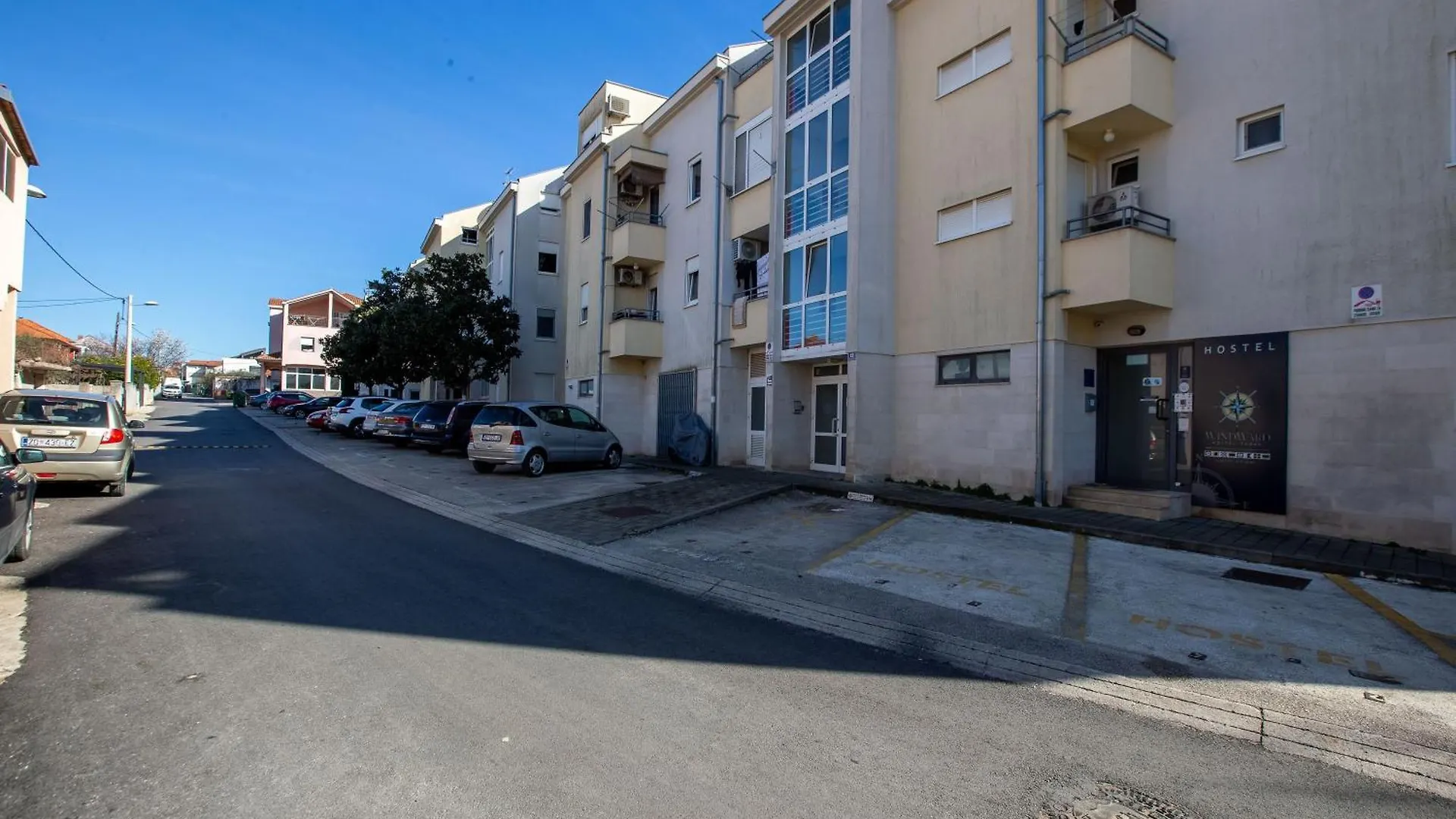 Four4 Apartment